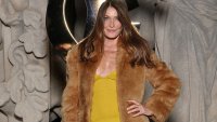 Никола Саркози в затвора, съпругата му Карла на ревюто на Saint Laurent