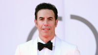 49-годишният актьор Саша Барън Коен излиза с 27-годишен модел от OnlyFans