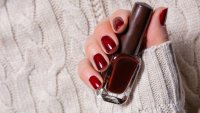 7 цвята за маникюр през ноември, които ще ви пренесат до празниците