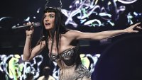 Щастлива след раздялата с Орландо Блум - Кейти Пери покани дете да танцува на сцената
