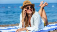 Стегната и груба кожа след плажа – как да я лекуваме
