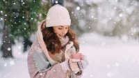 Кожата през зимата – какви материи да носите, за да е добре хидратирана? 