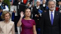 Принцеса Леонор подноси ценните кралски бижута на кралица София за първи път
