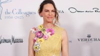 52-годишната бременна актриса Хилари Суонк дебютира със заоблено голо коремче