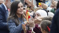 Инцидент с кралица Летисия: Испанската кралица загуби равновесие по време на официална визита