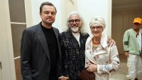 Мащехата и бащата на Лео ди Каприо откраднаха шоуто с много рядка поява със суперзвездния си син