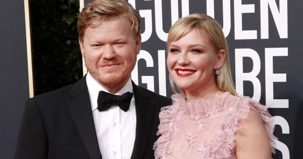 Кирстен Дънст и нейният годеник Джеси Племънс започнаха да се