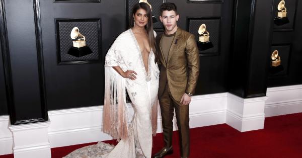 Приянка Чопра и Ник Джонас отбелязаха празника Холи по съвсем