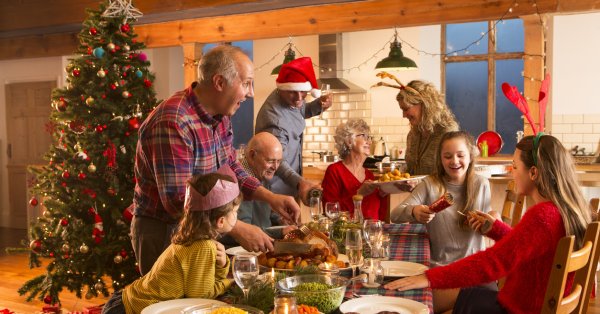 Празниците се състоят най-вече в ядене, пиене и традиции. Коледа