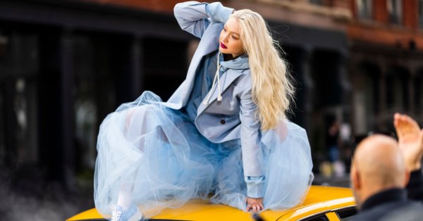 Обемни колиета със скъпоценни камъни еспадрили на платформа дълги якета