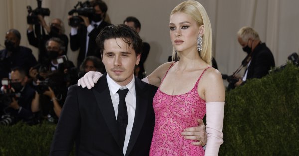 Бруклин Бекъм и половинката му Никола Пелц са на почивка