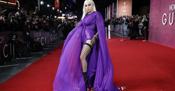 Аплодисментите ни са само и единствено за Лейди Гага 35 годишната