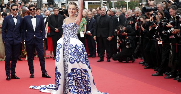 Наближават празници и много звезди оставят настрани работата за да