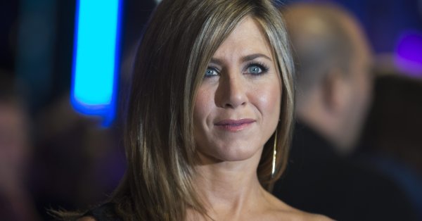 Една година чиста любов празнува Дженифър Анистън Ако си мислите