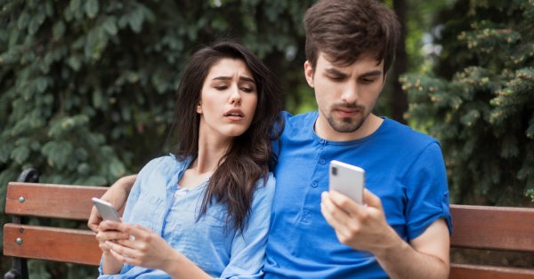 Връзките се градят на доверие и комуникация Понякога обаче с