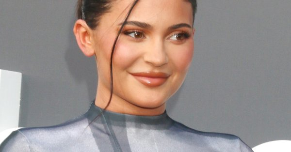 За корекциите по телата на сестрите Кардашян се говори от