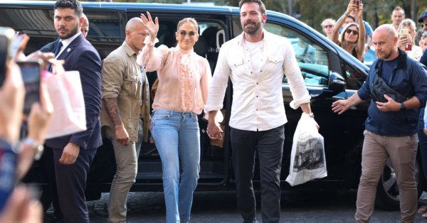 Дженифър Лопес даде на феновете това което желаят – официални