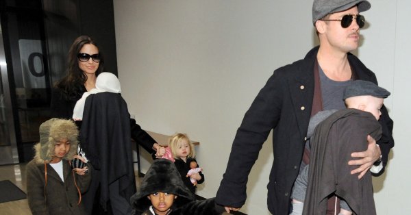 Брад Пит и Анджелина Джоли може официално да са разведени