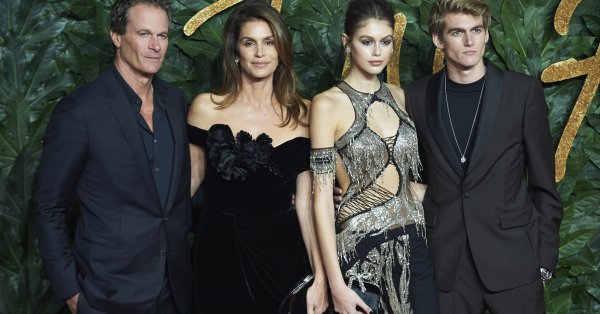 Синди Крауфорд властваше на модния подиум през 90 те години Днес