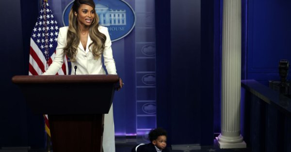 Сиара и цялото ѝ семейство посетиха Белия дом с важна