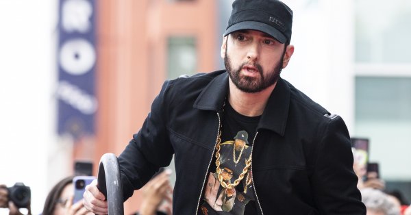 Феновете на Еминем може да се радват тъй като рапърът