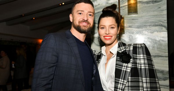 Джесика Бийл явно добре се справя с многото задачи с