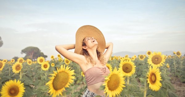 Астрологията е наука която изучава взаимодействието между Слънцето Луната и