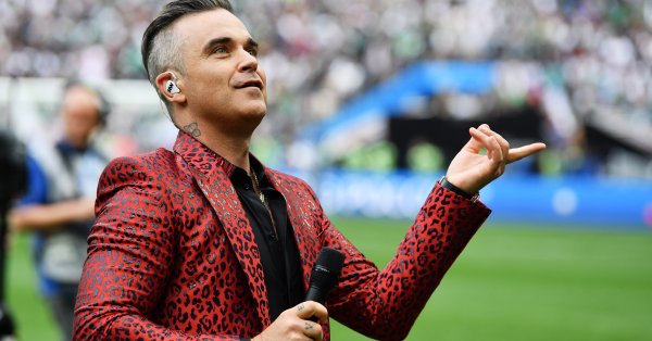 Роби Уилямс разочарова фенка разсъблякла се в публиката по време