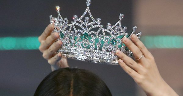 Чували сме хиляди пъти как зад бляскавия живот на кралици