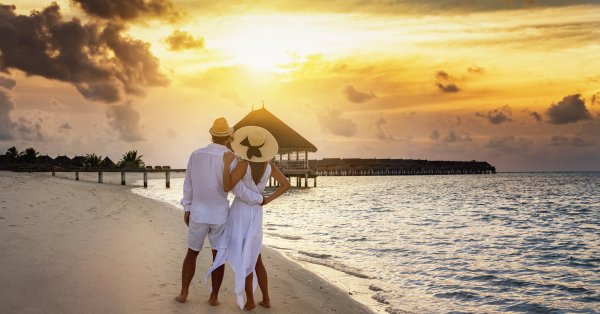 Благой Георгиев заведе Русата Златка на Малдивите Това виждаме от