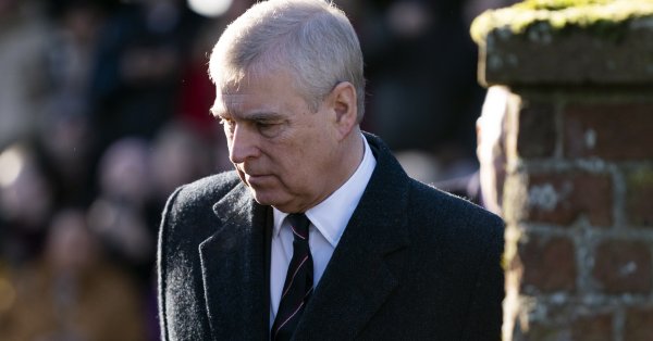Скандалът около принц Андрю който беше обвинен в сексуален тормоз