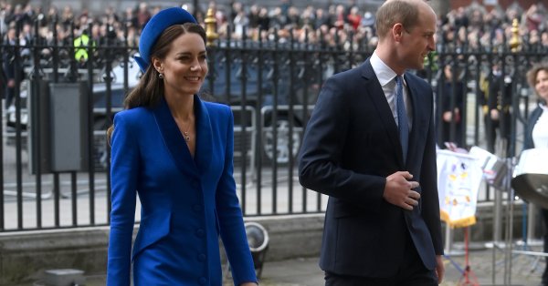 Кейт Мидълтън и принц Уилям се завърнаха в Уестминстърското абатство