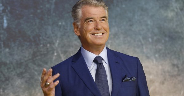 Пиърс Броснан има повод да почерпи 69 годишният актьор обяви в социалните