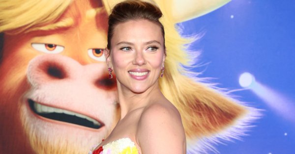 Скарлет Йохансон споделя че е била хиперсексуализирана още от ранна