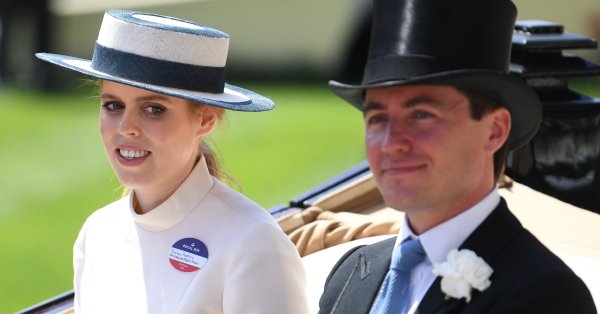 Две години семейно щастие отбелязват принцеса Беатрис и Едуардо Мапели