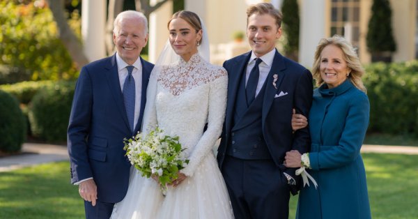 Наоми Байдън внучката на американския президент Джо Байдън се омъжи