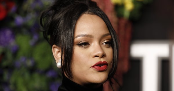 Риана трогна служители в ресторант Певицата излязла на вечеря но