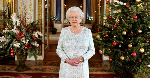Дни преди Коледа, британското кралско семейство се подготвя за традиционния
