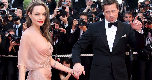 През последните няколко седмици Анджелина Джоли постоянно е под светлината
