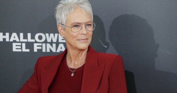 Джейми Лий Къртис показа стилна визия в розово Актрисата заложи