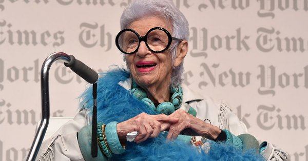 Модната икона Айрис Апфел която навърши 100 години през август