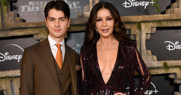 Катрин Зита Джоунс имаше перфектната половинка за премиерата на новия си