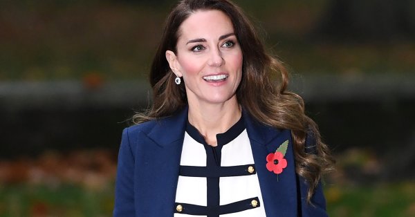 Дни преди Коледа много от нас търсят идеалния пуловер който