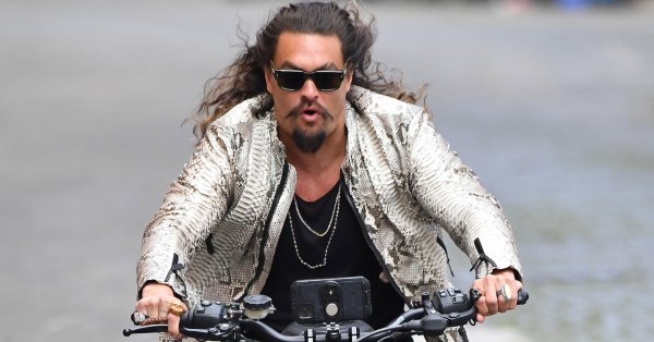 Джейсън Момоа беше въвлечен в пътен инцидент в близост до