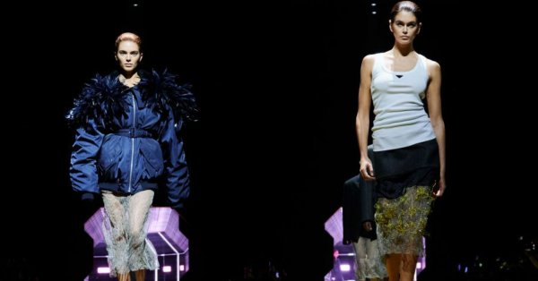 Дефилето на Prada винаги успява да изненада феновете и модните
