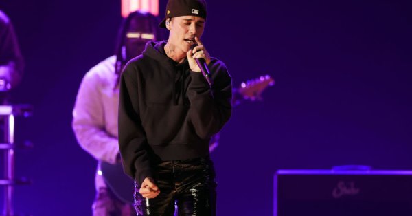 Джъстин Бийбър разкри че е получил рядка лицева парализа Певецът