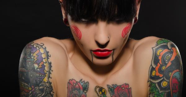 Австралийски модел покри 98 от тялото си с татуировки прекарвайки