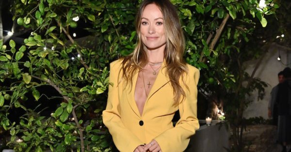 Хората казват че колкото повече стоиш с един човек толкова