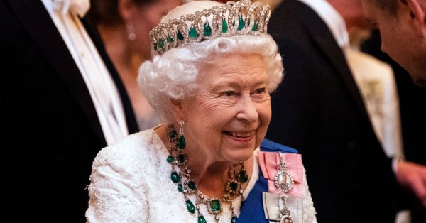 Кралица Елизабет II показва подкрепата си към Украйна 95 годишният монарх на