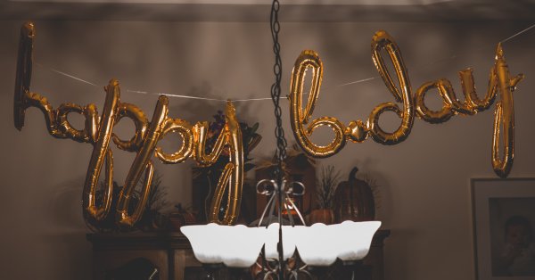 Джулиана Гани отпразнува рождения си ден заминавайки на романтична почивка